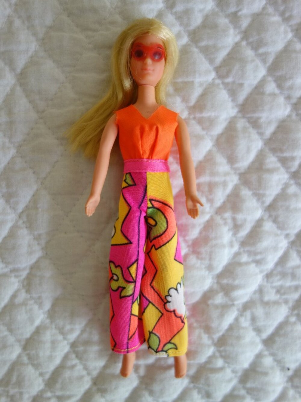 Vntg 1970 DAWN Hippie Groovy Flowers Glasses Doll – Hong Kong